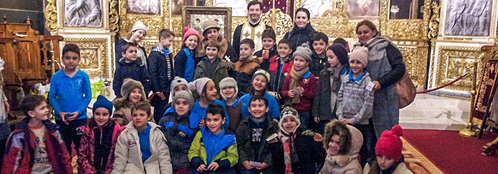 Elevii școlii generale nr. 5 din București la Biserica Albă